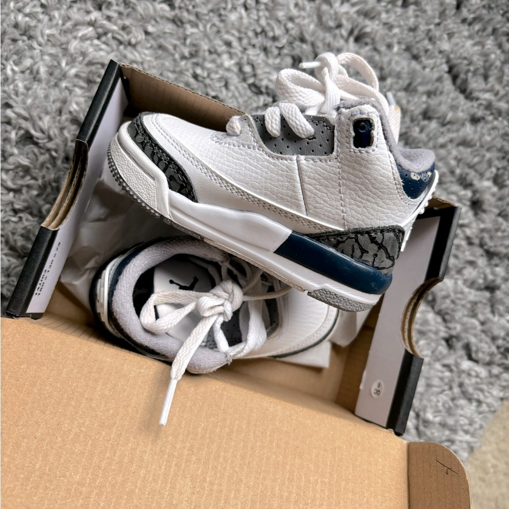 Jordan 3s - Picture 3 of 3